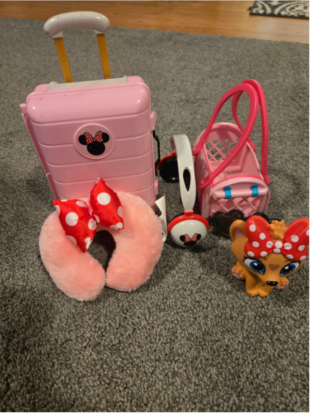 Disney ILY Minnie Mouse Travel Toy Set Girls One Size Pink Red suitcase pillow